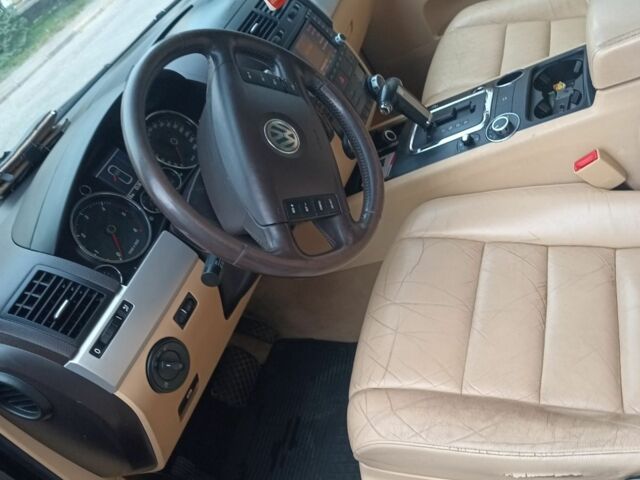 Чорний Фольксваген Туарег, об'ємом двигуна 3 л та пробігом 285 тис. км за 8500 $, фото 3 на Automoto.ua