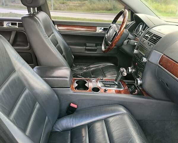 Черный Фольксваген Туарег, объемом двигателя 3 л и пробегом 292 тыс. км за 11500 $, фото 3 на Automoto.ua