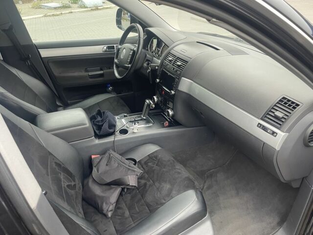 Черный Фольксваген Туарег, объемом двигателя 3 л и пробегом 373 тыс. км за 5400 $, фото 3 на Automoto.ua