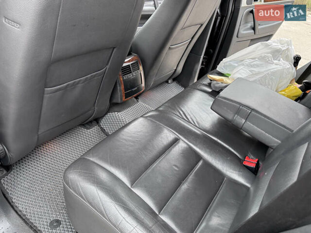 Черный Фольксваген Туарег, объемом двигателя 2.97 л и пробегом 294 тыс. км за 10508 $, фото 20 на Automoto.ua