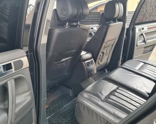 Черный Фольксваген Туарег, объемом двигателя 3 л и пробегом 258 тыс. км за 10500 $, фото 10 на Automoto.ua