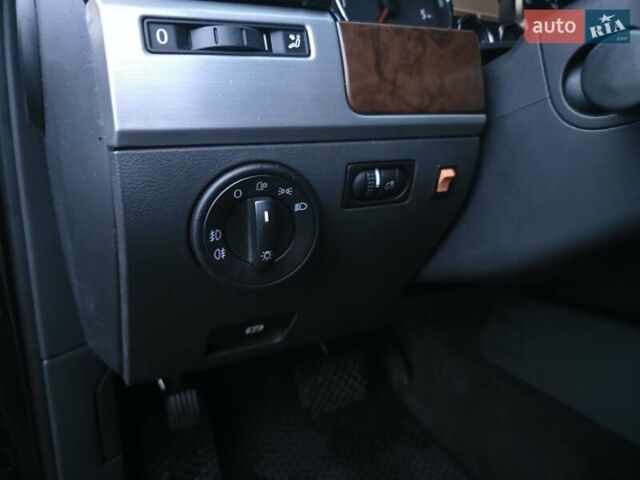 Черный Фольксваген Туарег, объемом двигателя 2.97 л и пробегом 238 тыс. км за 12600 $, фото 24 на Automoto.ua