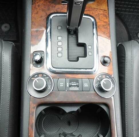 Черный Фольксваген Туарег, объемом двигателя 3 л и пробегом 335 тыс. км за 9803 $, фото 37 на Automoto.ua