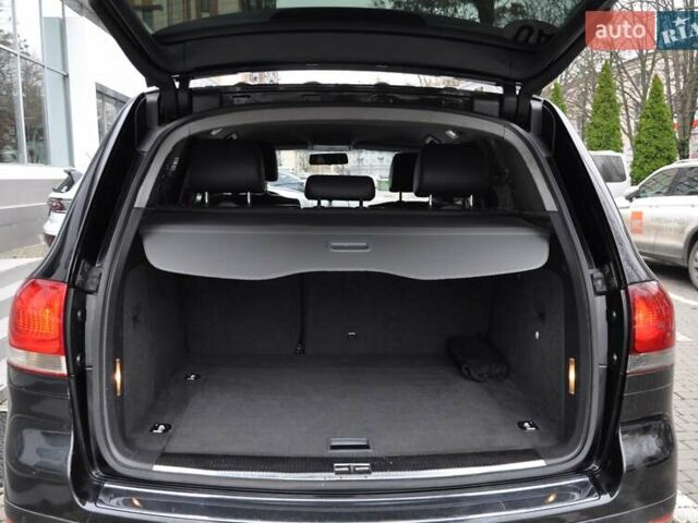 Черный Фольксваген Туарег, объемом двигателя 3 л и пробегом 335 тыс. км за 9803 $, фото 6 на Automoto.ua