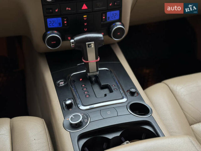 Черный Фольксваген Туарег, объемом двигателя 3 л и пробегом 333 тыс. км за 9950 $, фото 19 на Automoto.ua