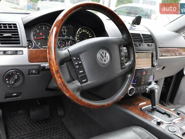 Черный Фольксваген Туарег, объемом двигателя 3 л и пробегом 335 тыс. км за 9803 $, фото 25 на Automoto.ua