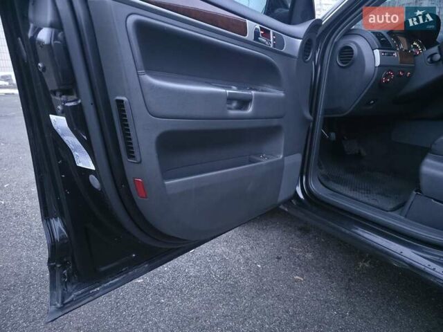 Черный Фольксваген Туарег, объемом двигателя 2.97 л и пробегом 238 тыс. км за 12600 $, фото 23 на Automoto.ua