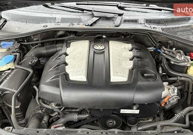 Черный Фольксваген Туарег, объемом двигателя 3 л и пробегом 239 тыс. км за 10300 $, фото 20 на Automoto.ua