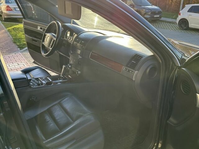 Чорний Фольксваген Туарег, об'ємом двигуна 3 л та пробігом 375 тис. км за 10500 $, фото 5 на Automoto.ua