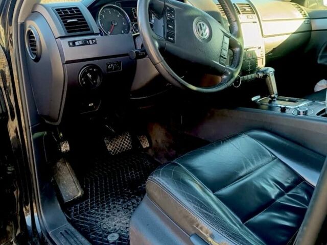 Черный Фольксваген Туарег, объемом двигателя 3 л и пробегом 332 тыс. км за 7048 $, фото 6 на Automoto.ua