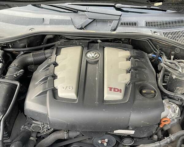 Чорний Фольксваген Туарег, об'ємом двигуна 3 л та пробігом 220 тис. км за 10500 $, фото 12 на Automoto.ua