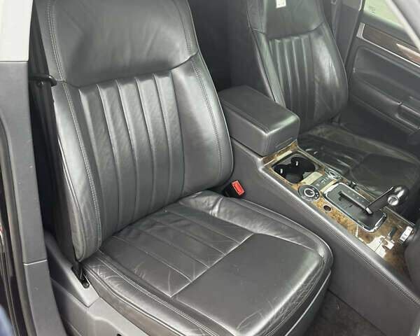 Черный Фольксваген Туарег, объемом двигателя 4.9 л и пробегом 252 тыс. км за 13800 $, фото 17 на Automoto.ua