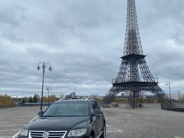 Чорний Фольксваген Туарег, об'ємом двигуна 3 л та пробігом 207 тис. км за 12000 $, фото 2 на Automoto.ua