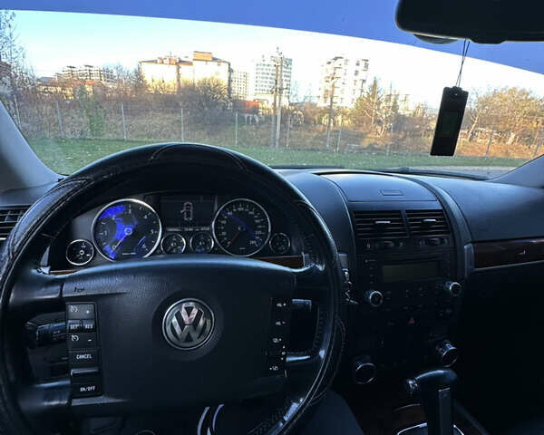 Чорний Фольксваген Туарег, об'ємом двигуна 3 л та пробігом 380 тис. км за 10500 $, фото 7 на Automoto.ua