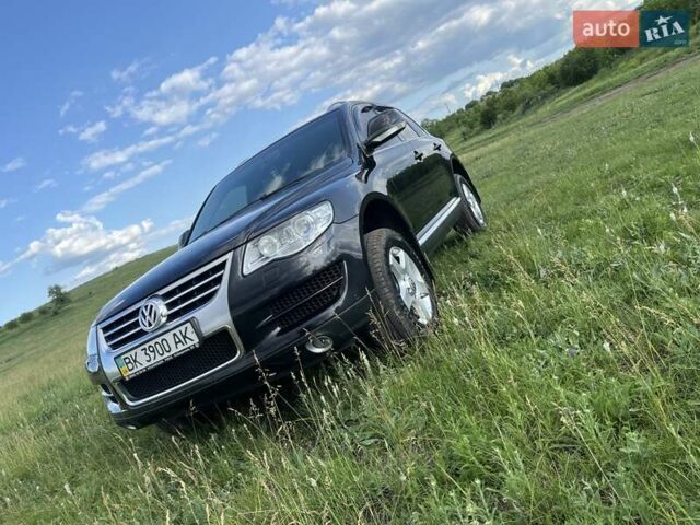 Черный Фольксваген Туарег, объемом двигателя 3.6 л и пробегом 218 тыс. км за 10500 $, фото 2 на Automoto.ua