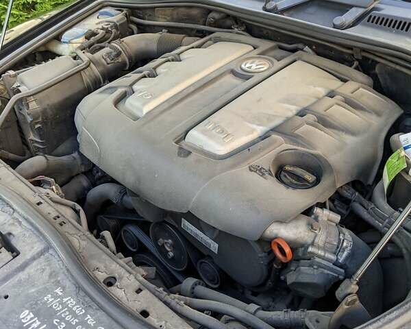 Чорний Фольксваген Туарег, об'ємом двигуна 2.97 л та пробігом 319 тис. км за 10600 $, фото 12 на Automoto.ua