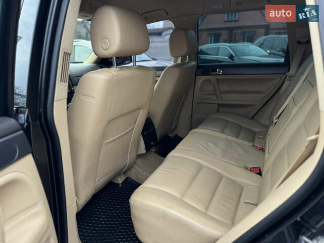 Черный Фольксваген Туарег, объемом двигателя 3 л и пробегом 333 тыс. км за 9950 $, фото 14 на Automoto.ua