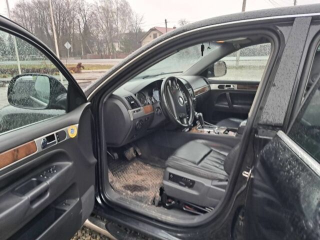 Черный Фольксваген Туарег, объемом двигателя 3.6 л и пробегом 270 тыс. км за 10000 $, фото 2 на Automoto.ua