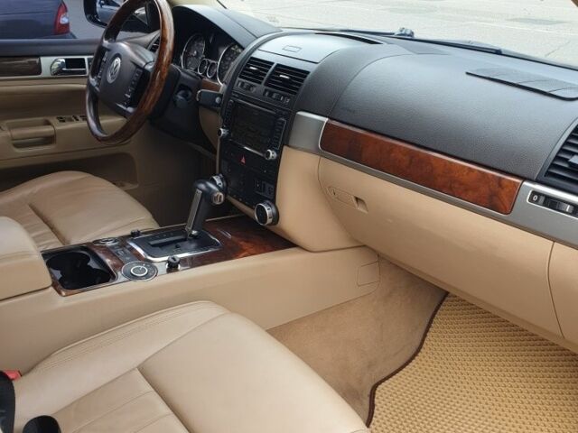 Чорний Фольксваген Туарег, об'ємом двигуна 3 л та пробігом 205 тис. км за 12000 $, фото 15 на Automoto.ua