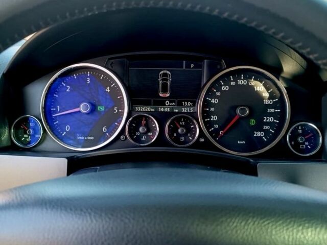 Черный Фольксваген Туарег, объемом двигателя 3 л и пробегом 332 тыс. км за 7048 $, фото 7 на Automoto.ua