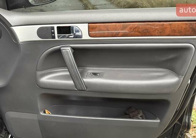 Черный Фольксваген Туарег, объемом двигателя 3 л и пробегом 239 тыс. км за 10300 $, фото 17 на Automoto.ua