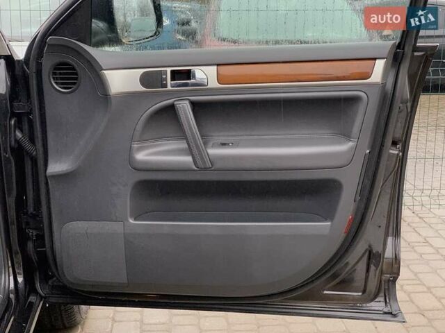 Черный Фольксваген Туарег, объемом двигателя 3 л и пробегом 351 тыс. км за 11999 $, фото 31 на Automoto.ua