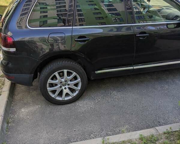 Чорний Фольксваген Туарег, об'ємом двигуна 2.97 л та пробігом 319 тис. км за 10600 $, фото 5 на Automoto.ua