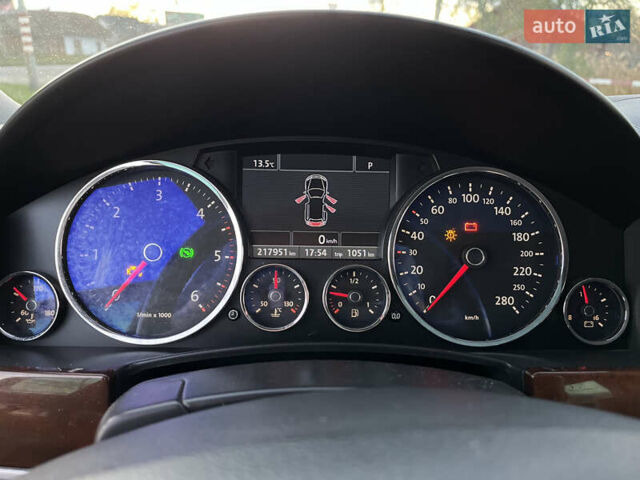 Черный Фольксваген Туарег, объемом двигателя 3 л и пробегом 230 тыс. км за 10200 $, фото 24 на Automoto.ua