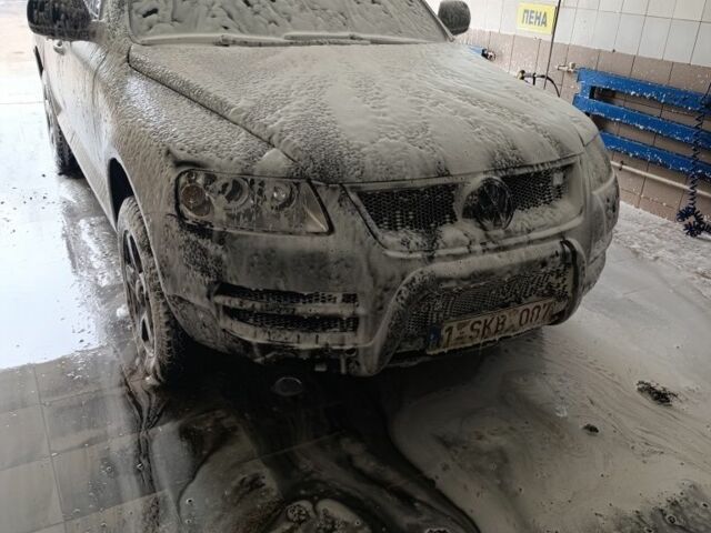 Черный Фольксваген Туарег, объемом двигателя 3 л и пробегом 320 тыс. км за 4400 $, фото 2 на Automoto.ua