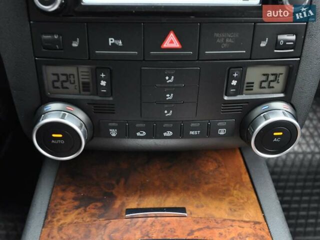 Черный Фольксваген Туарег, объемом двигателя 3 л и пробегом 335 тыс. км за 9803 $, фото 36 на Automoto.ua