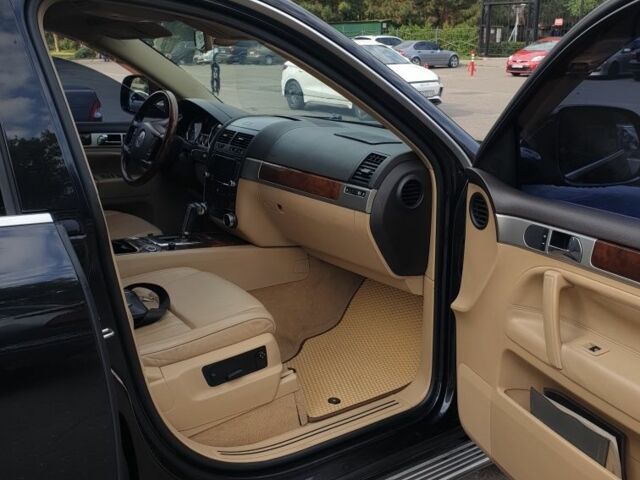 Чорний Фольксваген Туарег, об'ємом двигуна 3 л та пробігом 205 тис. км за 12000 $, фото 14 на Automoto.ua