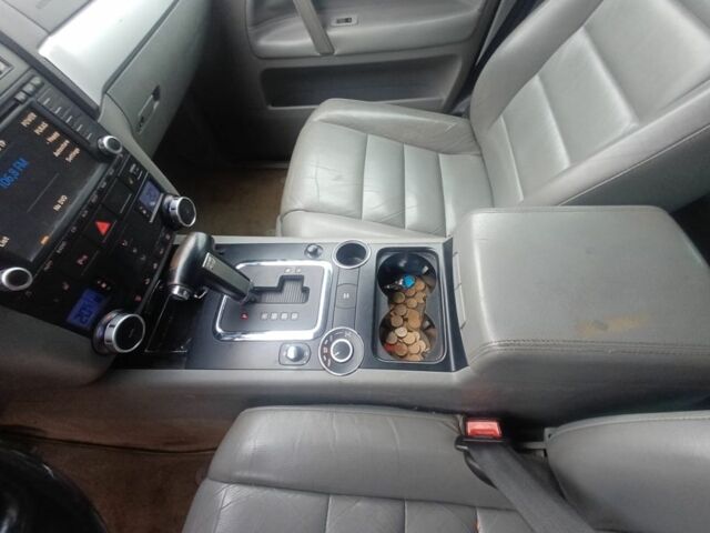 Чорний Фольксваген Туарег, об'ємом двигуна 3 л та пробігом 349 тис. км за 6500 $, фото 7 на Automoto.ua