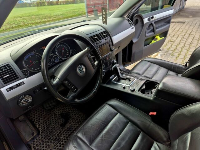 Черный Фольксваген Туарег, объемом двигателя 3 л и пробегом 290 тыс. км за 3200 $, фото 4 на Automoto.ua