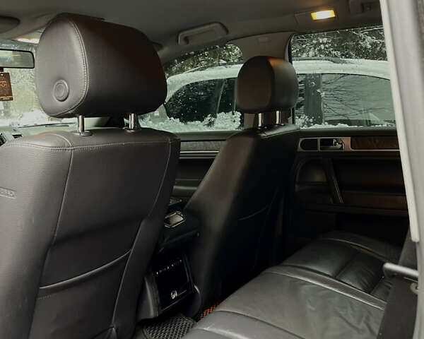 Черный Фольксваген Туарег, объемом двигателя 2.46 л и пробегом 244 тыс. км за 9600 $, фото 8 на Automoto.ua