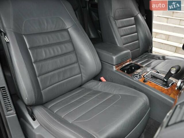 Черный Фольксваген Туарег, объемом двигателя 3 л и пробегом 335 тыс. км за 9803 $, фото 23 на Automoto.ua