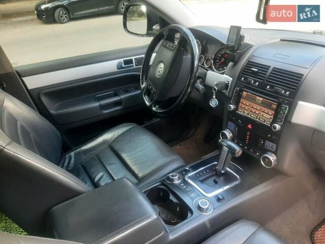 Черный Фольксваген Туарег, объемом двигателя 3 л и пробегом 445 тыс. км за 11500 $, фото 7 на Automoto.ua