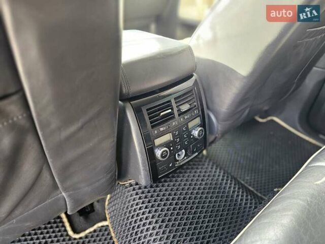 Черный Фольксваген Туарег, объемом двигателя 4.2 л и пробегом 356 тыс. км за 11000 $, фото 10 на Automoto.ua