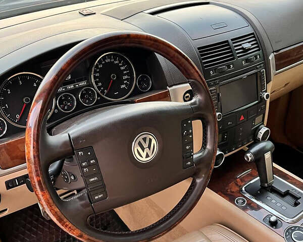 Черный Фольксваген Туарег, объемом двигателя 4.92 л и пробегом 340 тыс. км за 11000 $, фото 9 на Automoto.ua