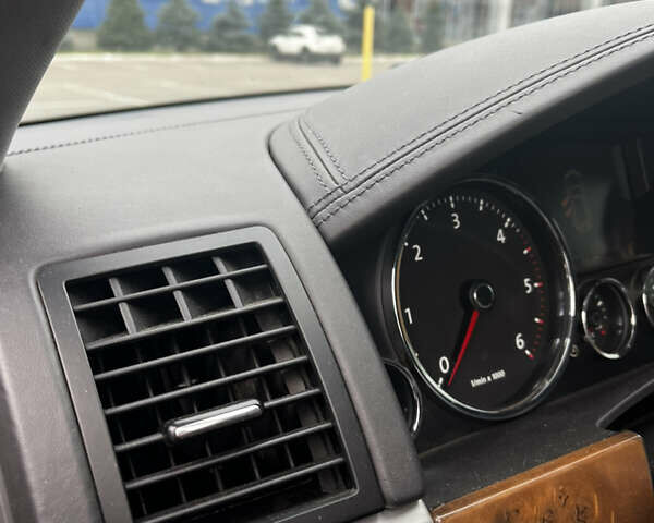 Черный Фольксваген Туарег, объемом двигателя 4.9 л и пробегом 252 тыс. км за 13800 $, фото 31 на Automoto.ua