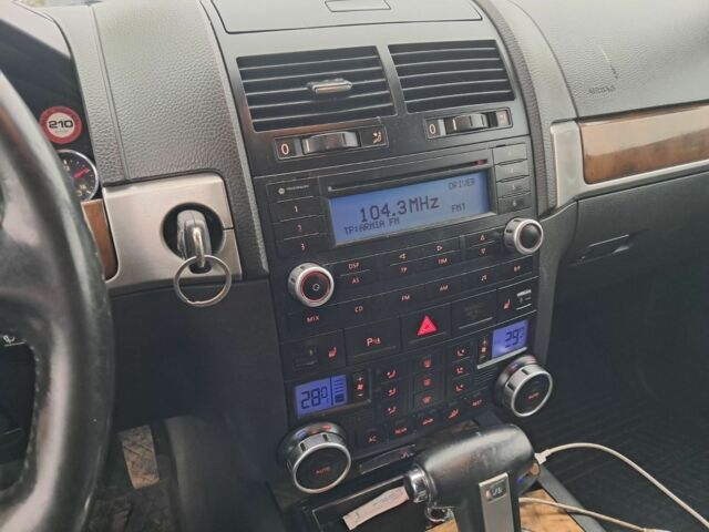 Черный Фольксваген Туарег, объемом двигателя 3.6 л и пробегом 270 тыс. км за 10000 $, фото 7 на Automoto.ua