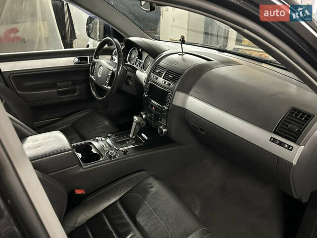 Черный Фольксваген Туарег, объемом двигателя 3 л и пробегом 351 тыс. км за 13500 $, фото 7 на Automoto.ua