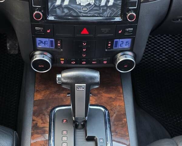 Черный Фольксваген Туарег, объемом двигателя 2.97 л и пробегом 296 тыс. км за 8800 $, фото 18 на Automoto.ua