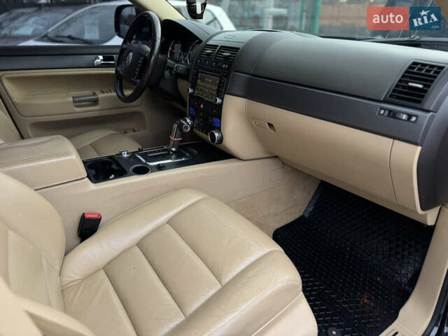 Черный Фольксваген Туарег, объемом двигателя 3 л и пробегом 333 тыс. км за 9950 $, фото 27 на Automoto.ua