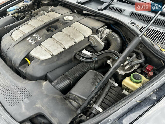 Черный Фольксваген Туарег, объемом двигателя 4.9 л и пробегом 252 тыс. км за 13800 $, фото 55 на Automoto.ua