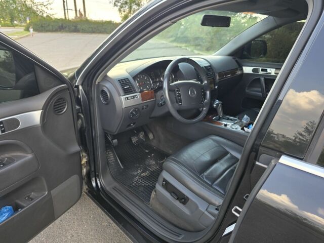 Чорний Фольксваген Туарег, об'ємом двигуна 3 л та пробігом 217 тис. км за 9000 $, фото 8 на Automoto.ua