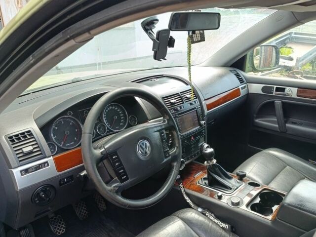 Черный Фольксваген Туарег, объемом двигателя 3 л и пробегом 320 тыс. км за 4400 $, фото 3 на Automoto.ua