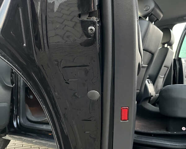 Черный Фольксваген Туарег, объемом двигателя 3 л и пробегом 230 тыс. км за 10200 $, фото 36 на Automoto.ua