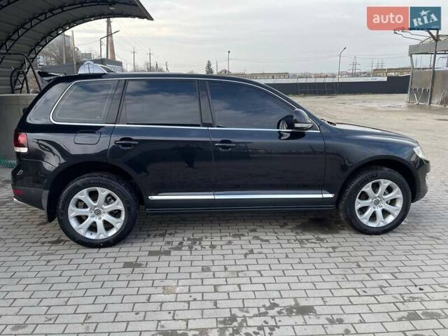 Черный Фольксваген Туарег, объемом двигателя 2.5 л и пробегом 240 тыс. км за 9999 $, фото 2 на Automoto.ua