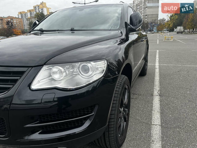 Черный Фольксваген Туарег, объемом двигателя 4.9 л и пробегом 252 тыс. км за 13800 $, фото 7 на Automoto.ua