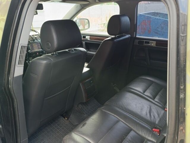 Черный Фольксваген Туарег, объемом двигателя 3 л и пробегом 320 тыс. км за 4400 $, фото 4 на Automoto.ua